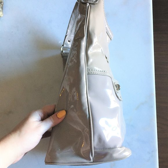 Marc Jacobs patent leather nude taupe shoulder bag / purse - Picture 6 of 16